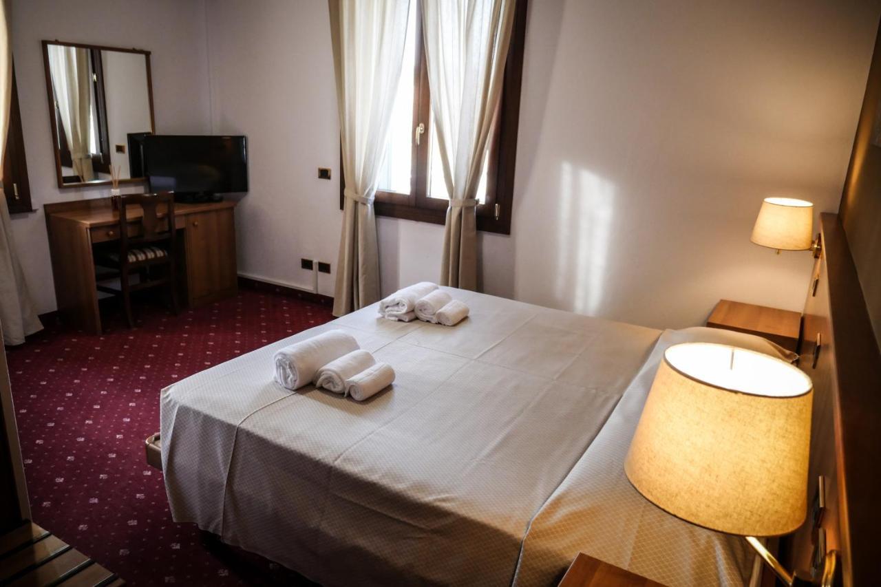 Villanova Hotel San Bonifacio Buitenkant foto